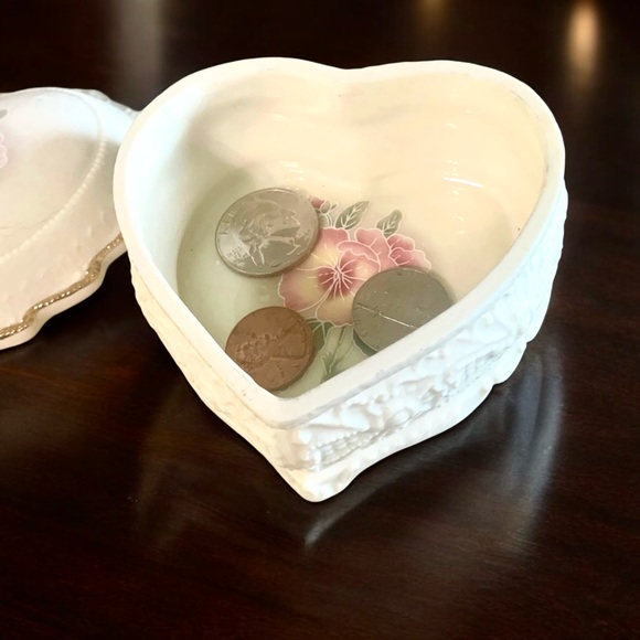 Vintage Signed Porcelain Trinket Music Box Heart Shape Victorian - Picture 5 of 6